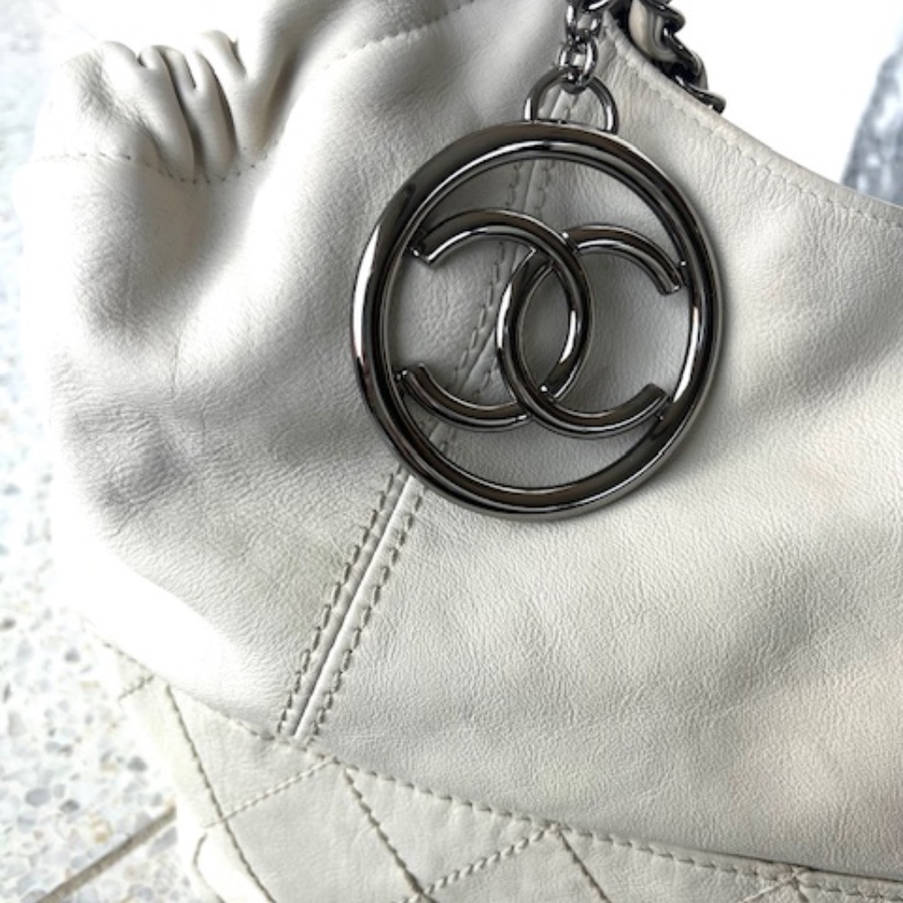 Chanel Coco Cabas White Leather Handbag - Picture 3 of 16